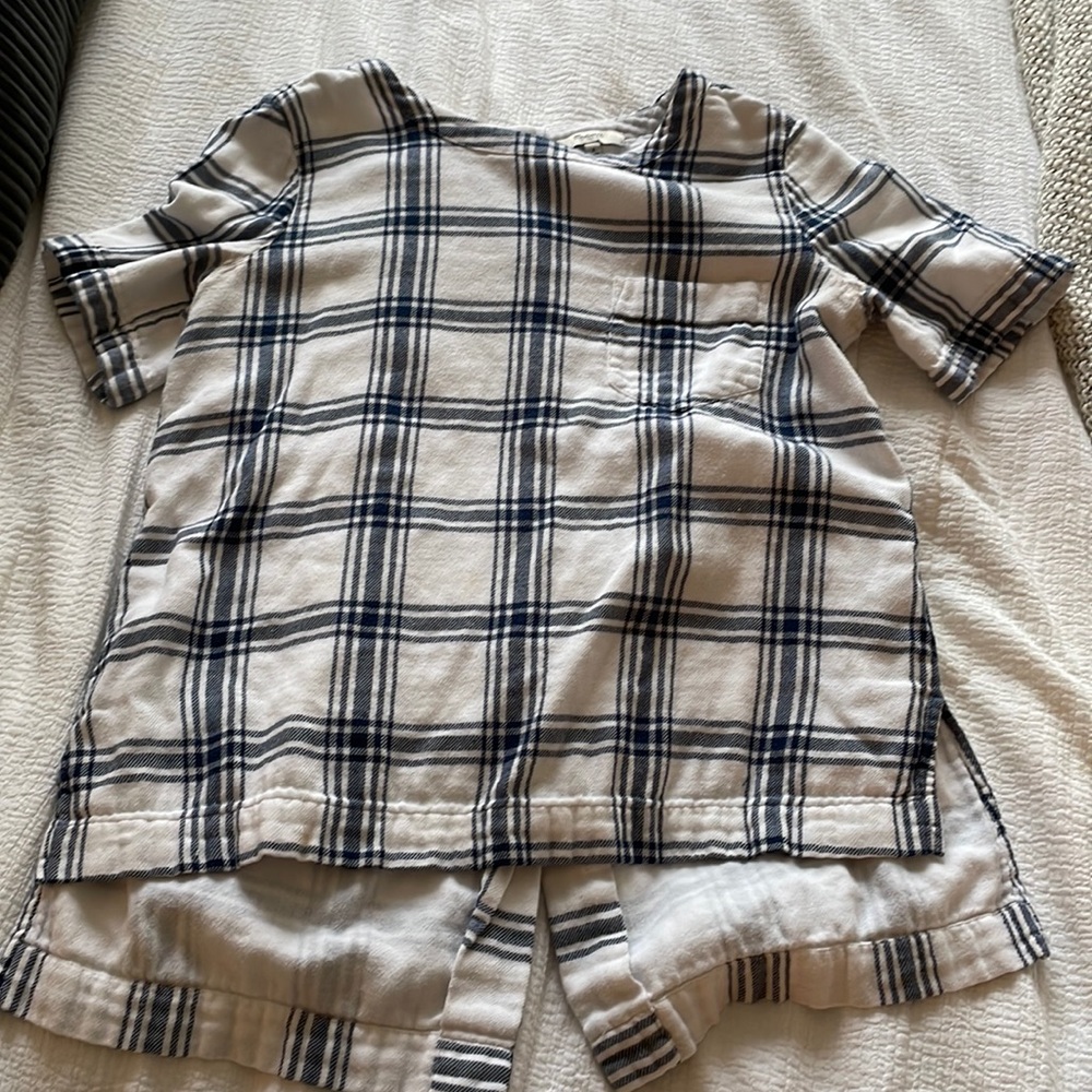 Size small madewell shirt. Buttons along the black